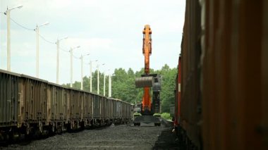 Ekskavatör, yük treni kömür boşaltma