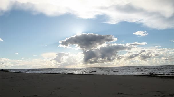 Paisaje marino, puesta de sol, nubes . — Vídeos de Stock