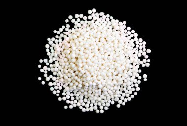 Kara Arkaplanda Tapioca İncileri