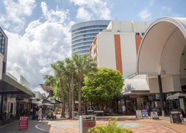 18 Ekim 2022 'de Darwin, Avustralya' daki Smith Street Mall yayanın görüntüsü
