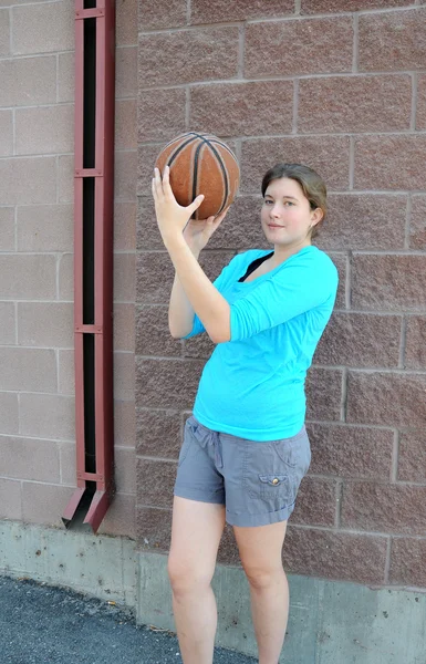 Vrouwelijke basketbalspeler. — Stockfoto