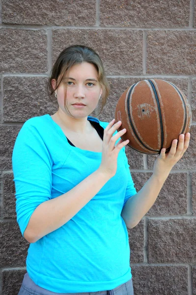 Vrouwelijke basketbalspeler. — Stockfoto