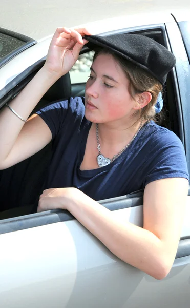 Ny teenage drivrutin. — Stockfoto