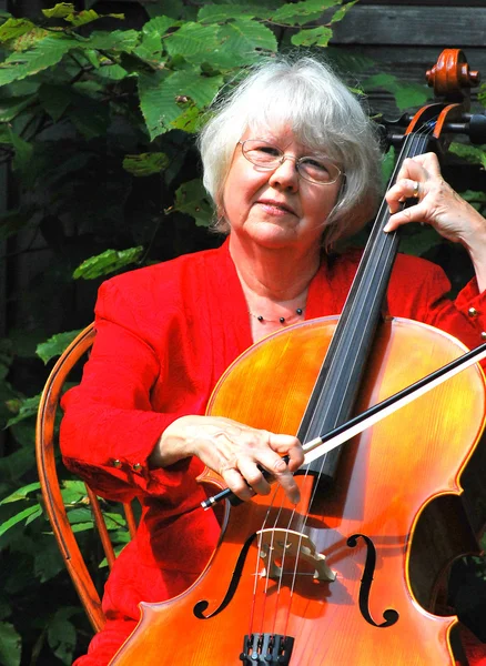 Female cellist. — Stock Photo, Image