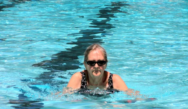 Giornata in piscina . — Foto Stock