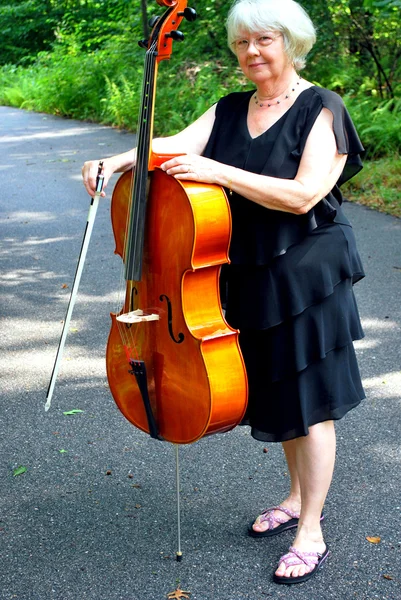 Violoncelista feminina . — Fotografia de Stock