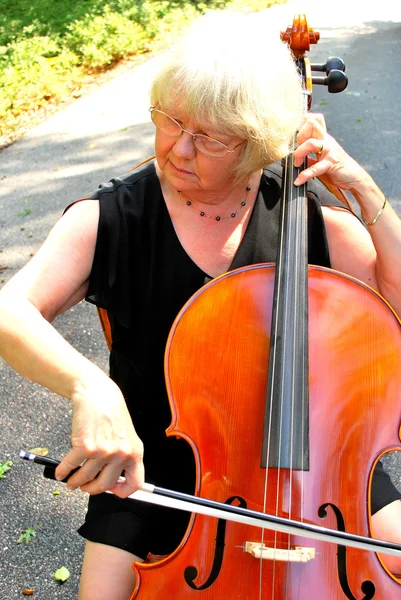 Violoncellista donna . — Foto Stock