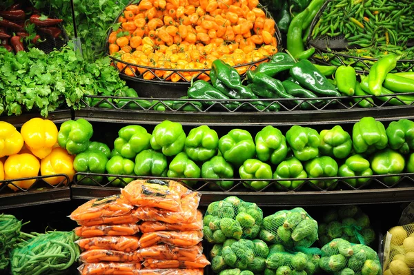 Produtos hortícolas de supermercado . — Fotografia de Stock