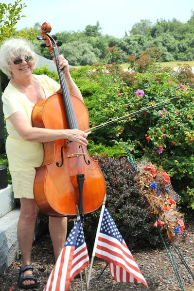 Violoncellista donna . — Foto Stock