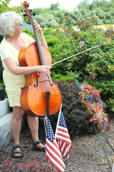 Kvinnliga cellist. — Stockfoto