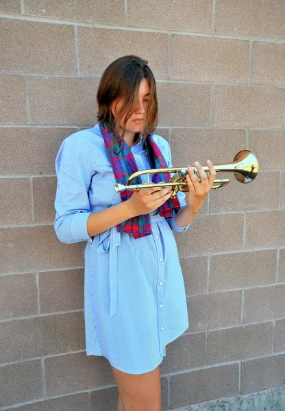 Жіночий трубач . — стокове фото