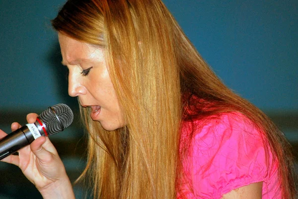 Cantante femenina . —  Fotos de Stock