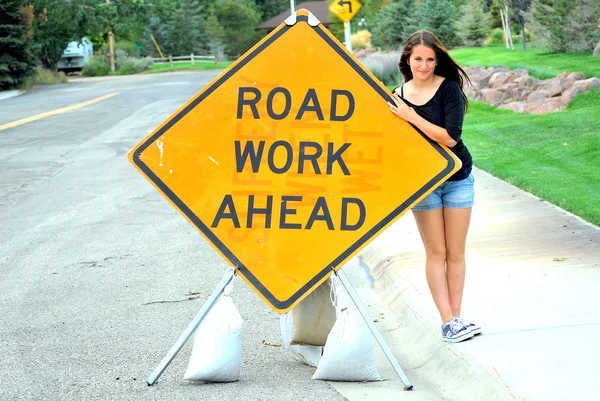 Verkeersbord werk vooruit. — Stockfoto