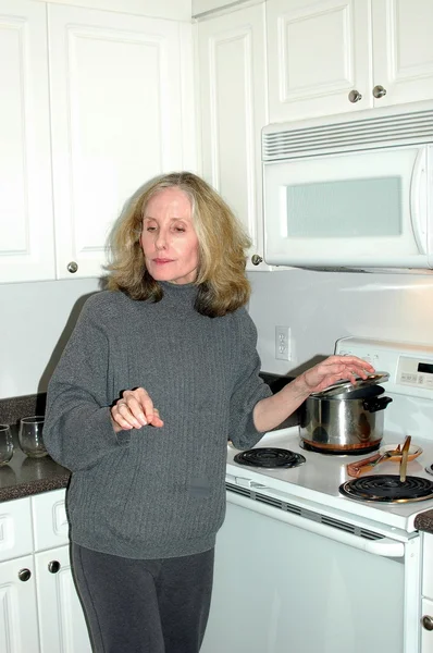 Cucina femminile . — Foto Stock