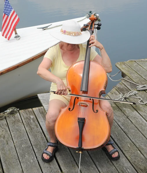Kvinnliga cellist. — Stockfoto