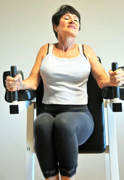 Starší Žena Krása Cvičení Rámci Zdraví Klubu — Stock fotografie