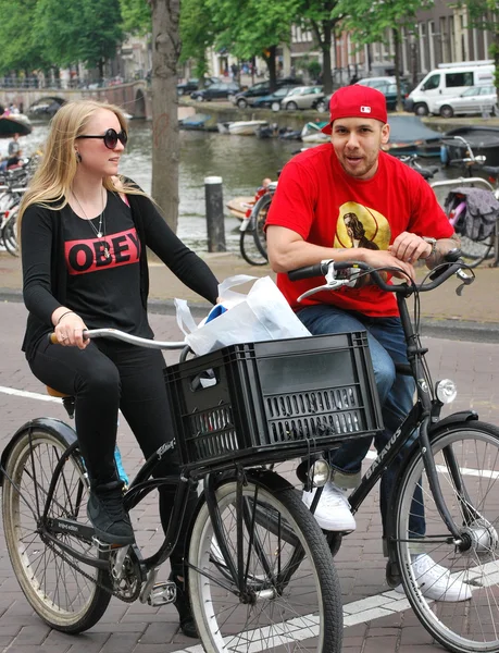 Amsterdam casal . — Fotografia de Stock