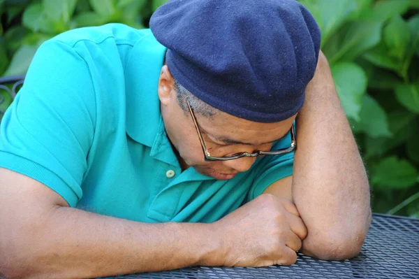 African American Male Senior Uttryck Utomhus — Stockfoto