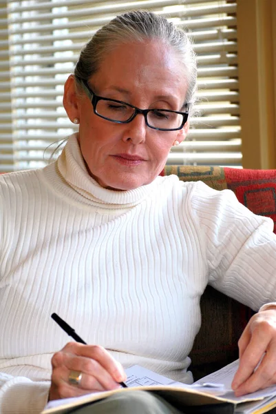 Mature Female Beauty Working Overtime Her Office — Stock Photo, Image