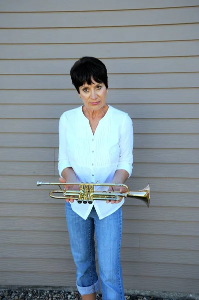 Mature Female Beauty Fashion Model Her Trumpet — Stockfoto