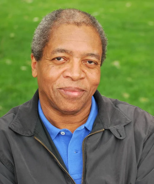 Afro Américain Mâle Senior Expressions Extérieur — Photo