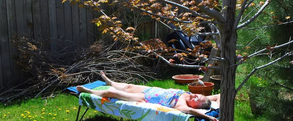 Mature Female Senior Getting Suntan Her Backyard Home — Foto de Stock