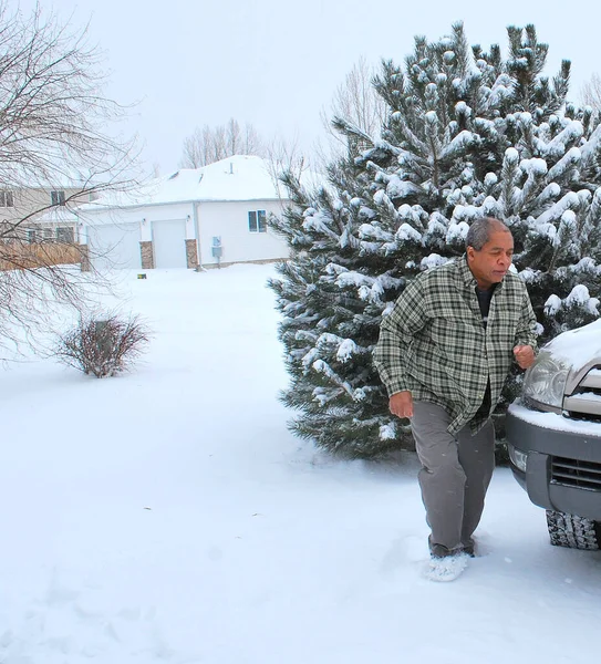 Africano Americano Hombres Mayores Expresiones Invierno Nieve Aire Libre — Foto de Stock