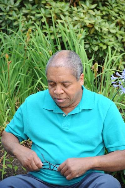 Afro Américain Mâle Senior Expressions Extérieur — Photo