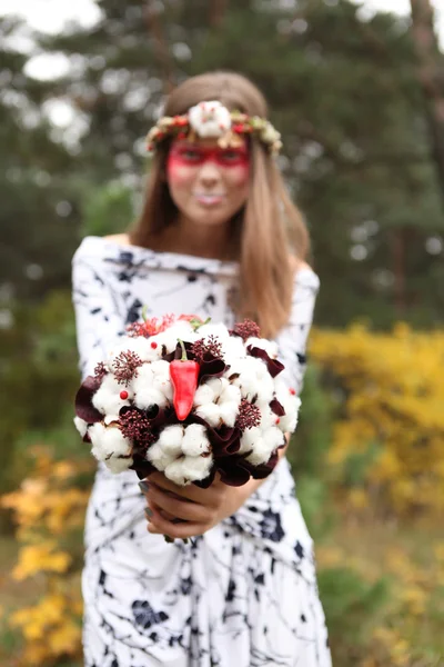 Girl in a wreath and with a bright red make-up — Stock Photo, Image