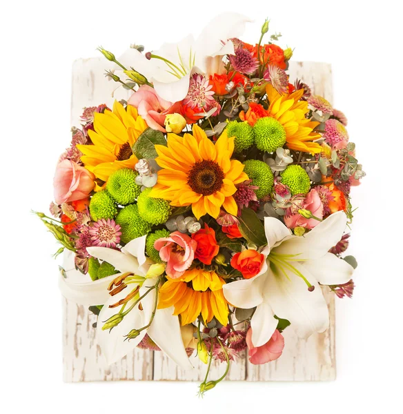 Composition florale avec lis, tournesol, chrysanthème, eustome — Photo