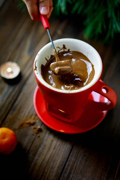 Gezellige Fondue Mok Met Chocolade Brandende Kaars — Stockfoto