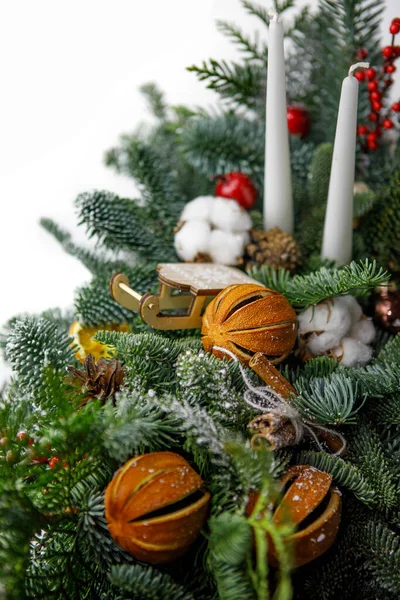 Fragrant Tabletop Composition Fresh Spruce Branches Candles Dried Citrus Cinnamon — Stockfoto