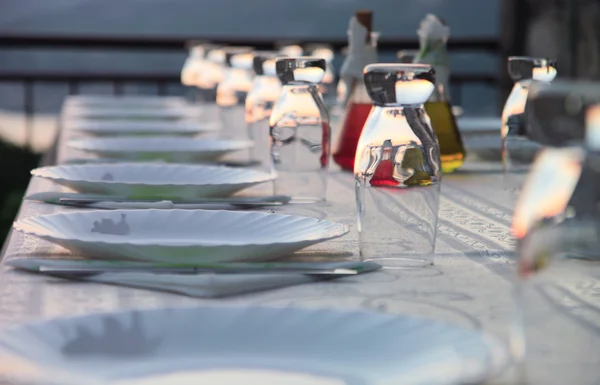 Configuración de mesa para fiesta al aire libre — Foto de Stock