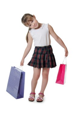 bir iki paketleri izole küçük kızla