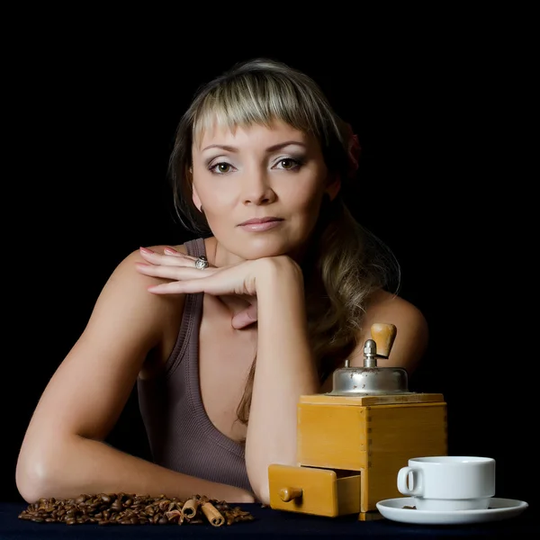 Piękny elegancki kobieta przy filiżance kawy — Zdjęcie stockowe