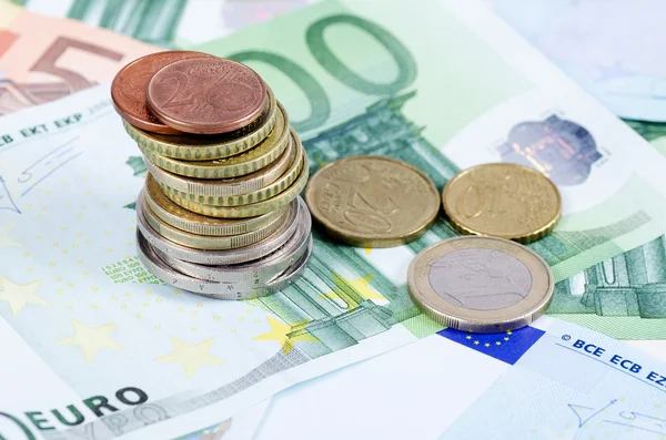 çeşitli Avrupa para birimi fatura ve madeni paralar