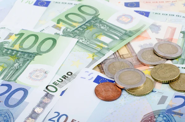 各种欧元的汇率法案和硬币 — 图库照片