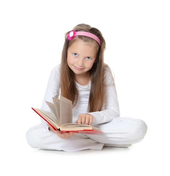 Meninas ler livro isolado em branco — Fotografia de Stock