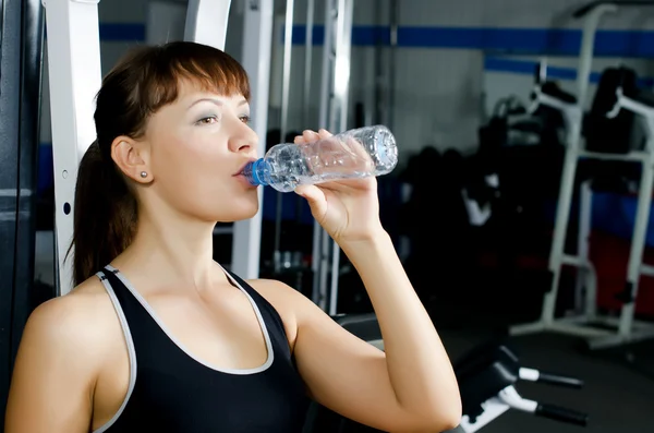 Portrait of a young girl with a bottle of water — Stock Photo, Image