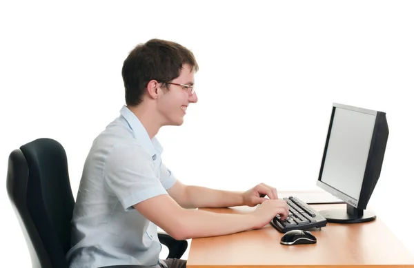 Empresário atrás de uma mesa com computador — Fotografia de Stock