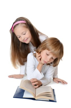 iki kız izole kitap okumak