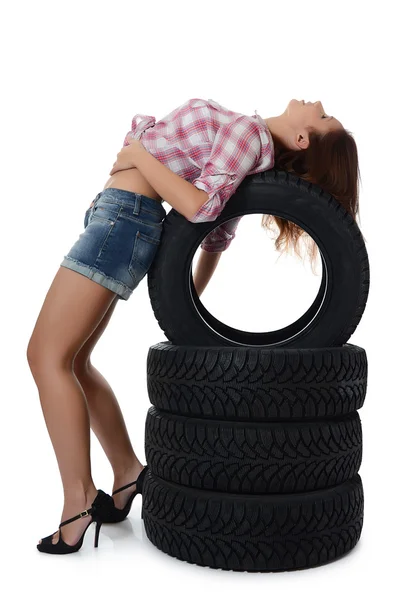 The girl with automobile tyres — Stock Photo, Image