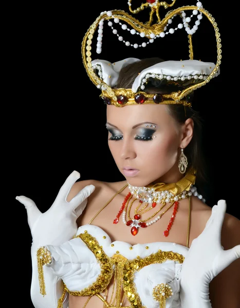 Танцовщица в костюме императрицы — стоковое фото