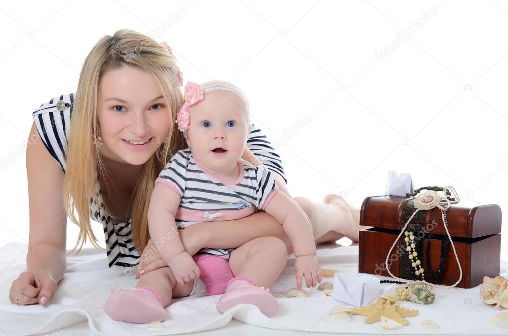 La Mere Avec Bebe Sur Blanc Image Libre De Droit Par Voronin 76 C