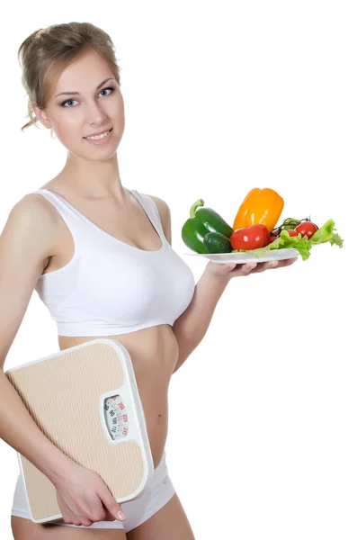 A menina bonita com um prato com verduras — Fotografia de Stock