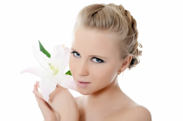 Piękna kobieta z kwiat lilii — Zdjęcie stockowe