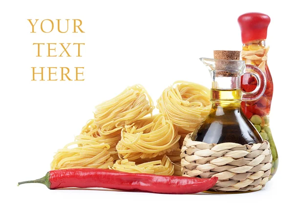 Pasta med en olivolja som isolerad på vit bakgrund — Stockfoto