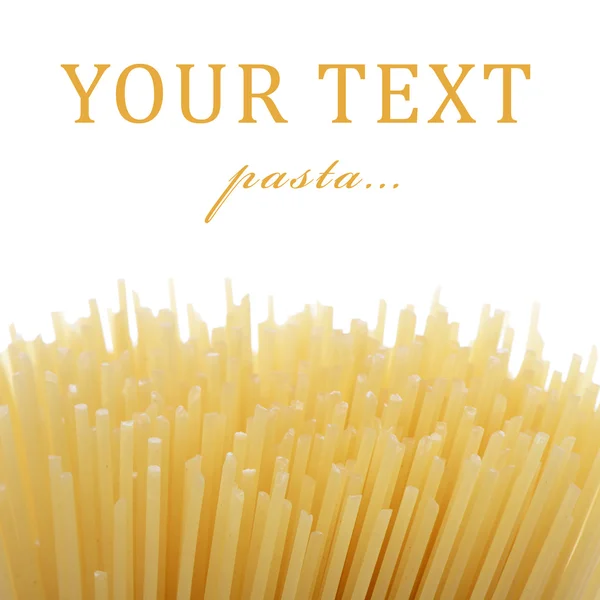 Ongekookte pasta spaghetti macaroni geïsoleerd op witte achtergrond — Stockfoto