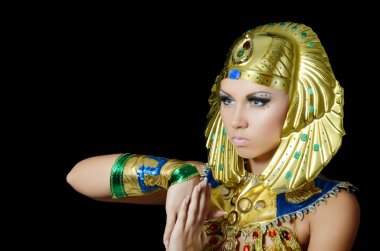 Kız-dancer kostümlü Firavun