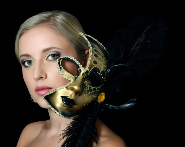 La bella ragazza in maschera di carnevale — Foto Stock